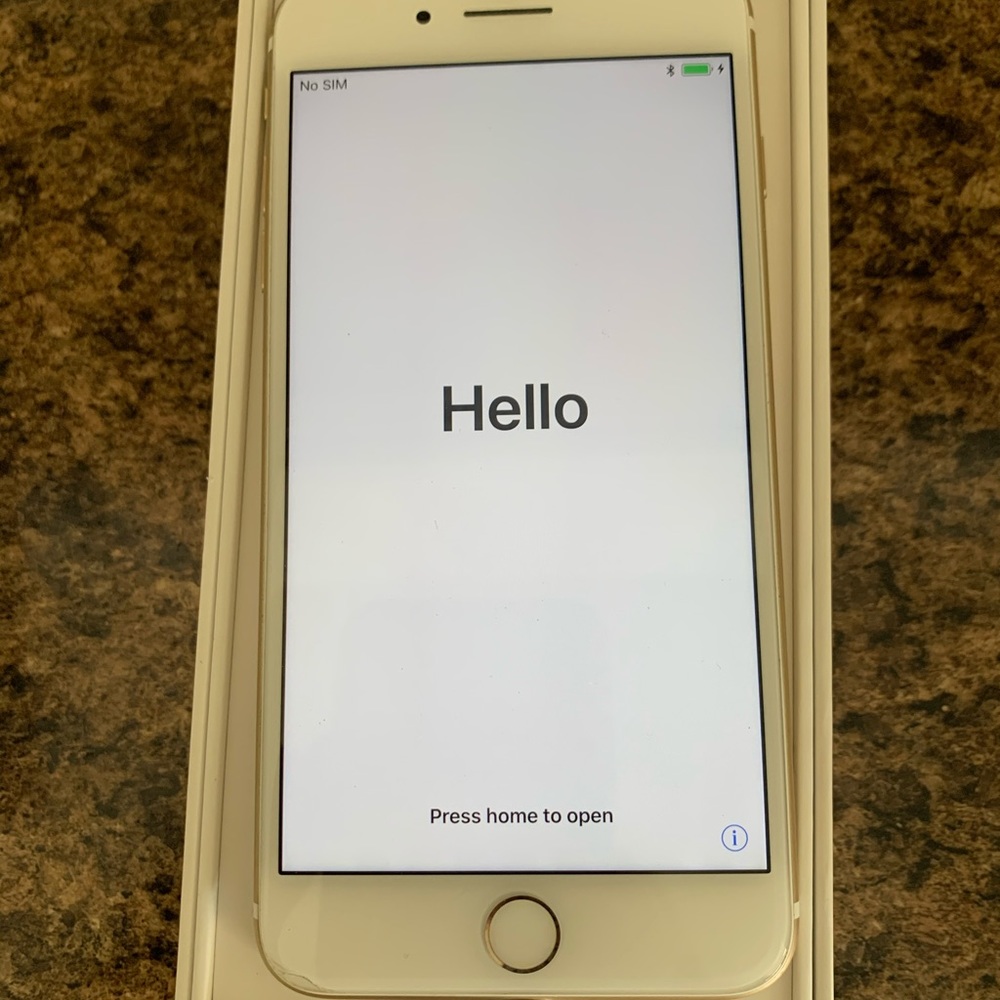 Gold Apple iPhone 7 Plus. 128 gb.